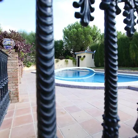 Spacious With Pool In