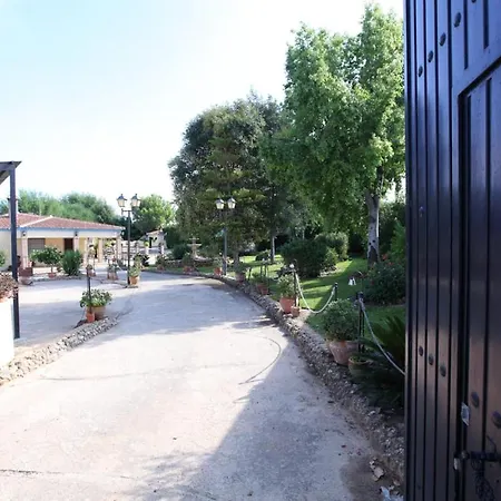 Spacious With Pool In Villa Sanlucar la Mayor