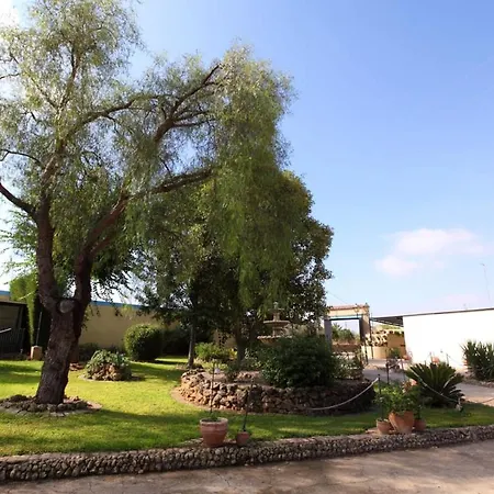 Villa Spacious With Pool In