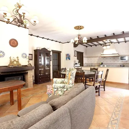Spacious With Pool In Sanlucar la Mayor