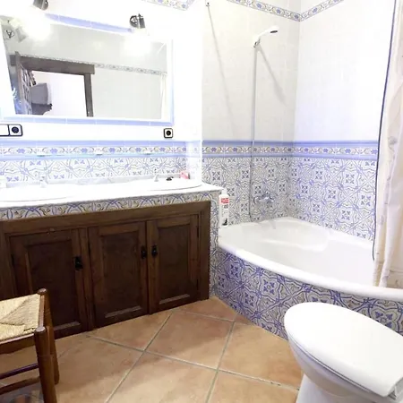 Spacious With Pool In 빌라
